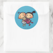 Niedliche Illustrierte Kleinkinder umarmen Runder Aufkleber (Tasche)