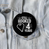 Niedliche Jubiläumspaare Verheiratet 4 Jahre Button (Beispiel)