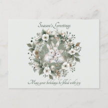 Niedliche Kaninchen im blumigen Winterkranz