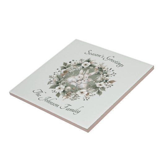 Niedliche Kaninchen im blumigen Winterkranz Fliese (Seite)