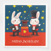 Niedliche Kaninchenmagier auf Bühne Magischer Gebu Serviette (Vorderseite)