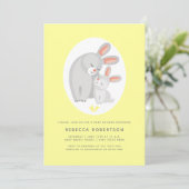 Niedliche Kaninchenmutter, hellgelbe Babydusche Einladung (Stehend Vorderseite)