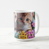 Niedliche Kätzchen in einem Blume-Korb Kaffeetasse (VorderseiteRechts)