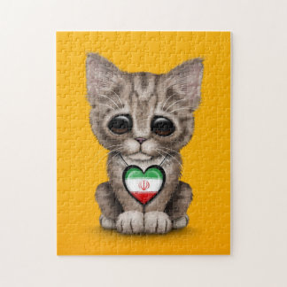 Niedliche Kätzchen-Katze mit dem iranischen Puzzle