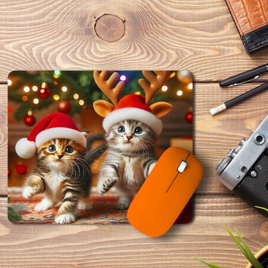 Niedliche Kätzchen mit dem Weihnachtsmann und Rent Mousepad