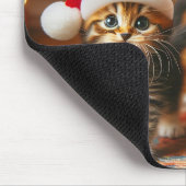 Niedliche Kätzchen mit dem Weihnachtsmann und Rent Mousepad (Ecke)