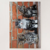 Niedliche Kätzchen vor einer Ziegelwand Puzzle (Vertikal)