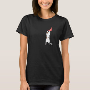 Niedliche Katze auf Brusttasche mit Fisch T-Shirt
