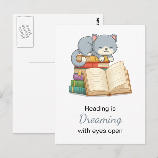 Niedliche Katze auf der Seite eines Buchstapelvorl Postkarte (Vorne/Hinten)