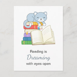 Niedliche Katze auf der Seite eines Buchstapelvorl Postkarte