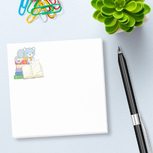 Niedliche Katze auf einem Buchstapel Post-it Klebezettel