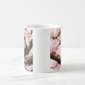 Niedliche Katze auf einem Kirschblossom Kaffeetasse (Mittel)