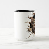 niedliche Katze, die aus der Wand schaut Tasse (Zentrum)