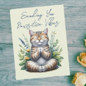 Niedliche Katze, die positive Empfindungen sendet Postkarte