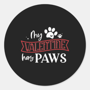 Niedliche Katze, die über meinem Valentin liegt, h Runder Aufkleber