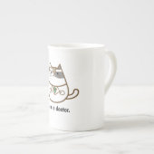 Niedliche Katze im Doktoruniformbecher Porzellantasse (Vorderseite Rechts)