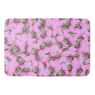 Niedliche Katze in einem rosa Caps-Muster zufällig Badematte