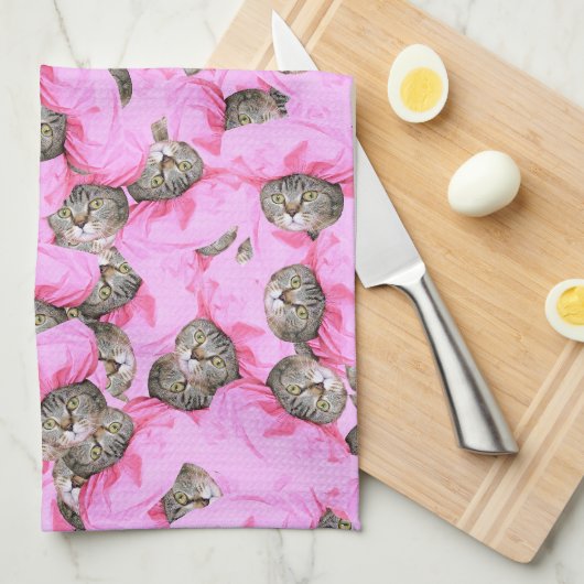 Niedliche Katze in einem rosa Caps-Muster zufällig Geschirrtuch (Viertel Falte)