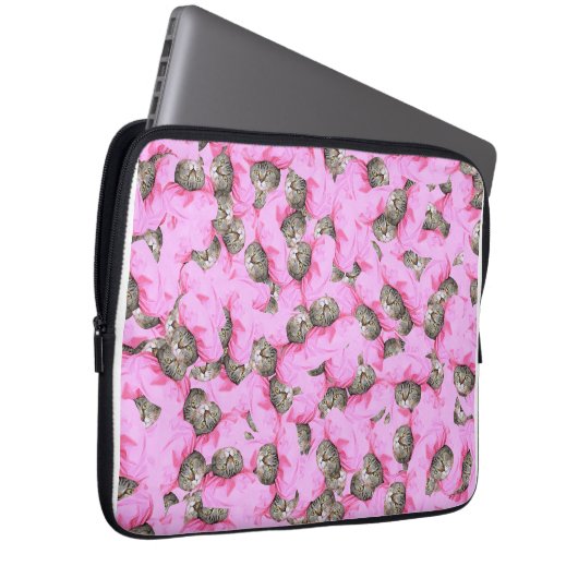 Niedliche Katze in einem rosa Caps-Muster zufällig Laptopschutzhülle (Vorne Rechts)