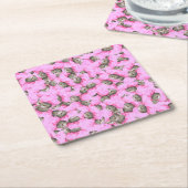 Niedliche Katze in einem rosa Caps-Muster zufällig Rechteckiger Pappuntersetzer (angewinkelt)