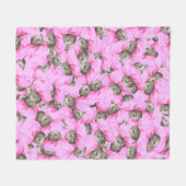 Niedliche Katze in einem rosa Muster Fleecedecke (Vorderseite (Horizontal))