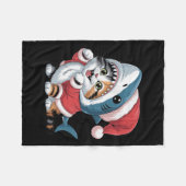 Niedliche Katze in Haikostüm mit Weihnachtsmannmüt Fleecedecke (Vorderseite (Horizontal))