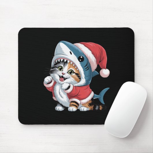 Niedliche Katze in Haikostüm mit Weihnachtsmannmüt Mousepad (Mit Mouse)