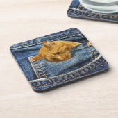Niedliche Katze in Jeans Tasche lustige Illusion Getränkeuntersetzer (Linke Seite)