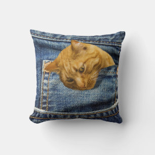 Niedliche Katze in Jeans Tasche lustige Illusion Kissen