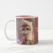 Niedliche Katze in rosa Strick Hut Garn Personalis Zweifarbige Tasse (Links)