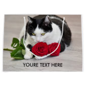 Niedliche Katze mit der Roten Rose Große Geschenktüte (Vorderseite)