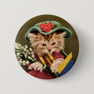 Niedliche Katze mit einem Vintagen Foto des Hutes Button