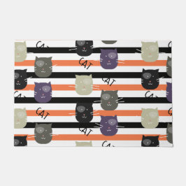 Niedliche Katze mit Flecken Streifen Fußmatte