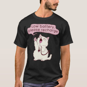 Niedliche Katze mit niedrigem Akku bitte wieder au T-Shirt
