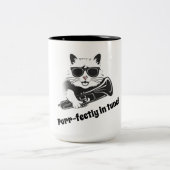 Niedliche Katze mit Posaune Zweifarbige Tasse (Mittel)