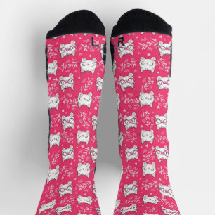 Niedliche Katze mit rosa Socken Adortable Feline
