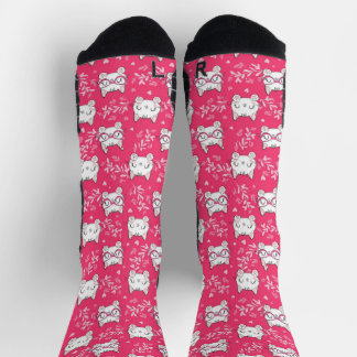 Niedliche Katze mit rosa Socken | Adortable Feline