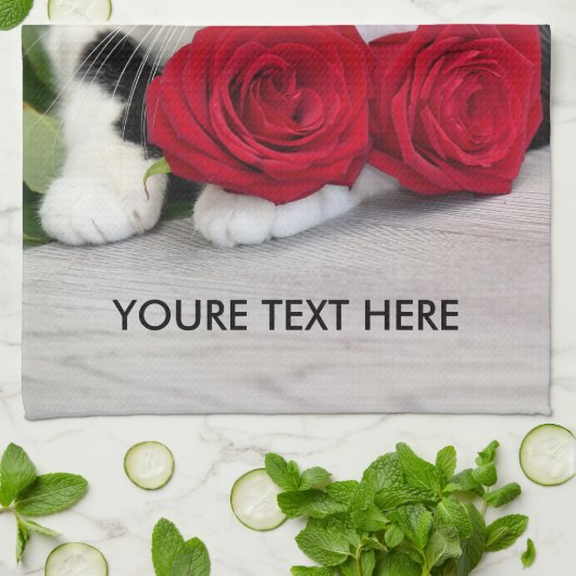 Niedliche Katze mit rote Rose Geschirrtuch (Gefaltet)