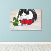 Niedliche Katze mit rote Rose Leinwanddruck (Insitu (Holzboden))