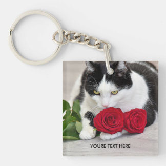 Niedliche Katze mit rote Rose Schlüsselanhänger
