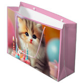 Niedliche Katze und Kuchen Große Geschenktüte (Vorderseite Schrägansicht)