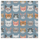 Niedliche Katzen, die Glas-Muster tragen Stoff (Nahaufnahme)