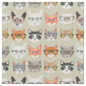 Niedliche Katzen, die Glas-Muster tragen Stoff (Nahaufnahme)