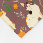 Niedliche Katzen im Hintergrund Fleecedecke (Ecke)