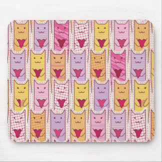 Niedliche Katzen mit liebevollen Herzen Mousepad