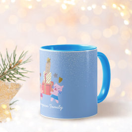 Niedliche Katzen und präsentiert blauen Winter Tasse