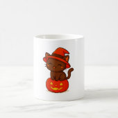 Niedliche KatzenHexe auf KürbisHalloween Kaffeetasse (Mittel)