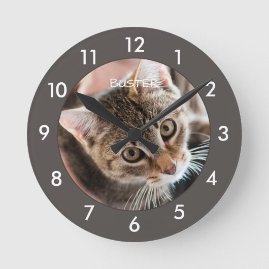 Niedliche Katzenkatze Personalisierte Uhr (Vorderseite)