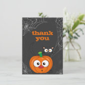 Niedliche Katzenkatze und KürbisHalloween-Flat Dankeskarte (Stehend Vorderseite)