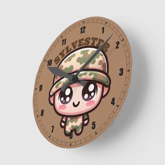 Niedliche Kawaii Army Camouflage Monogram auf Brow Runde Wanduhr (Winkel)